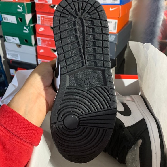 Air Jordan 1 Silver Toe - Picture 3 of 3